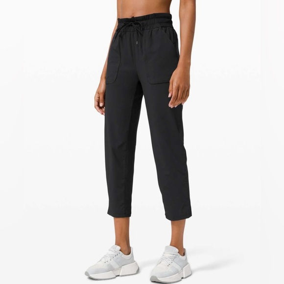 Lululemon Beyond the Studio Crops size 6 - Picture 3 of 10